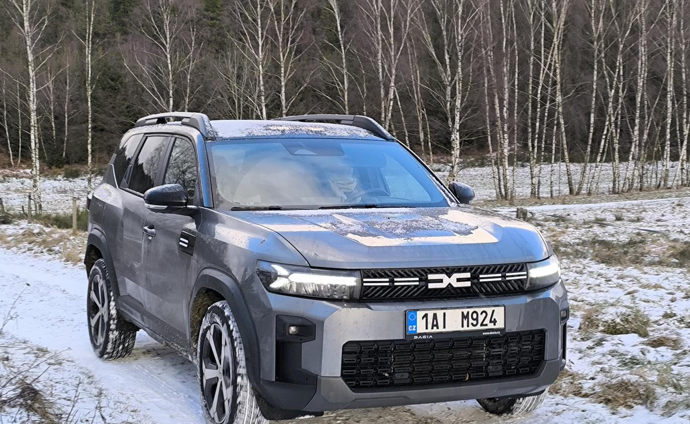 Dacia Bigster v zimním terénu