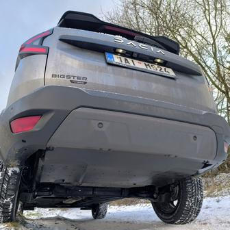 Dacia Bigster v zimním terénu