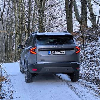 Dacia Bigster v zimním terénu