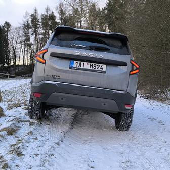 Dacia Bigster v zimním terénu