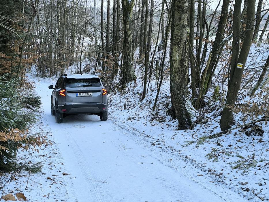 Dacia Bigster v zimním terénu