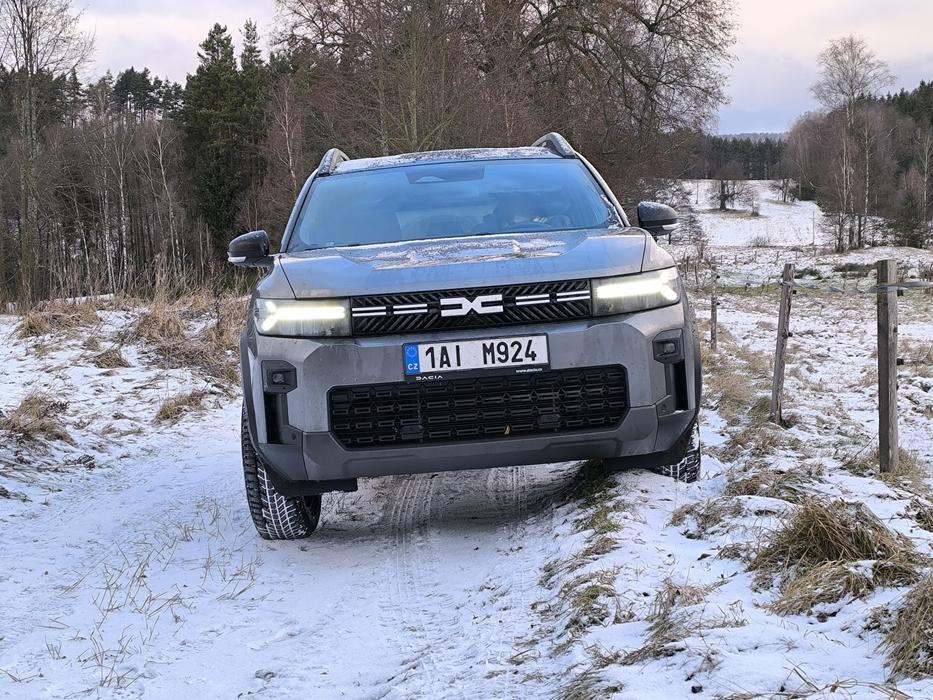 Dacia Bigster v zimním terénu