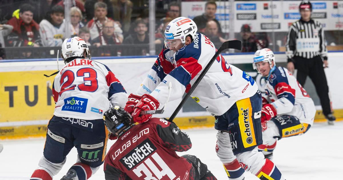 Pardubice vyhrály na Spartě 3:2 v prodloužení, dvakrát se trefil Kelemen