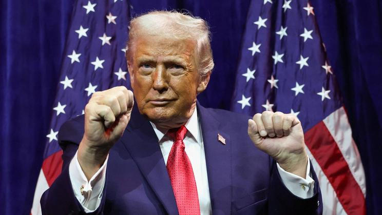 Americký prezident Donald Trump s jeho typickým gestem. Foto z 6. ledna 2026.