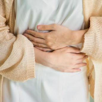 Zdravé a udržitelné hubnutí nestojí na extrémech, ale na vyváženém jídelníčku s dostatečným příjmem bílkovin v každém jídle, pravidelném pohybu a také na realistických očekáváních.