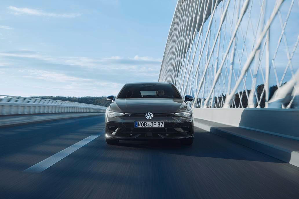 14. Volkswagen Golf - 3082 prodaných kusů (meziročně -12,24 %)