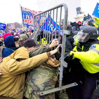 Hrdinové, nebo povstalci? Bitva o Kapitol pokračuje