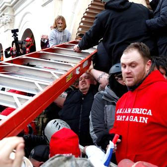 Hrdinové, nebo povstalci? Bitva o Kapitol pokračuje