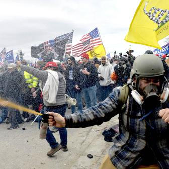 Hrdinové, nebo povstalci? Bitva o Kapitol pokračuje