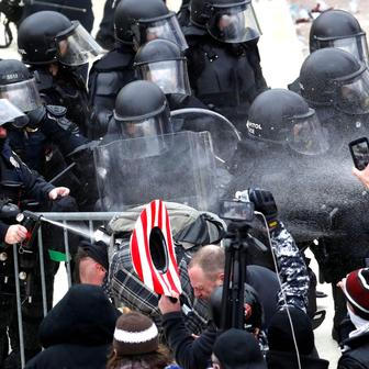 Hrdinové, nebo povstalci? Bitva o Kapitol pokračuje