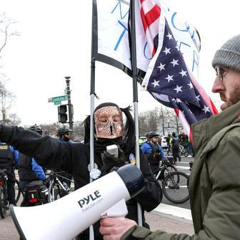 Hrdinové, nebo povstalci? Bitva o Kapitol pokračuje