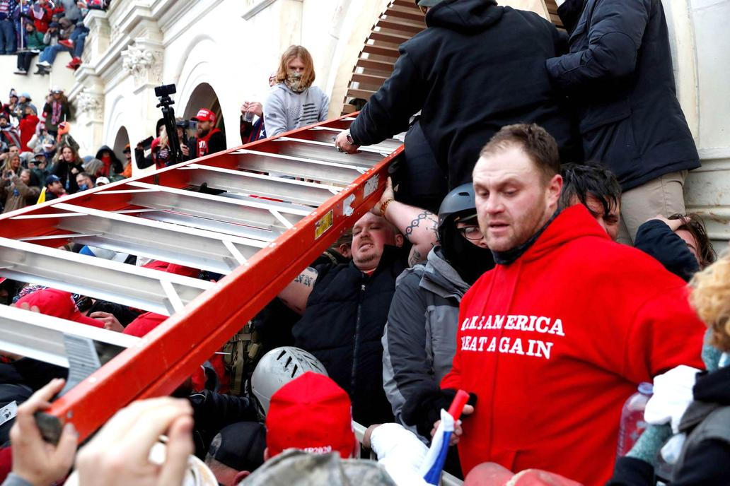 Hrdinové, nebo povstalci? Bitva o Kapitol pokračuje