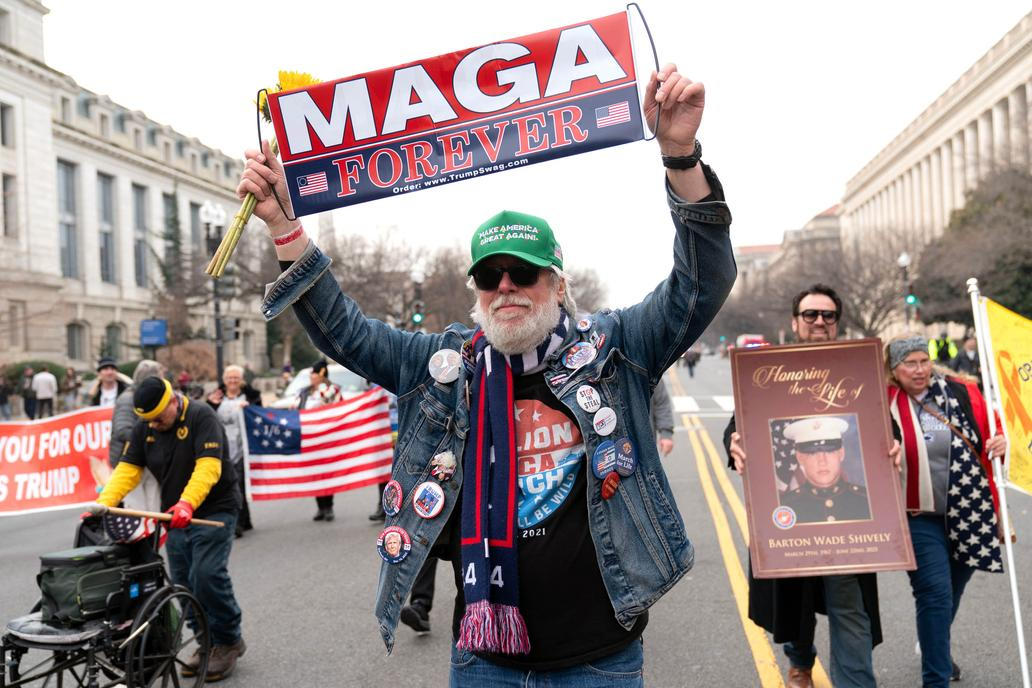 Hrdinové, nebo povstalci? Bitva o Kapitol pokračuje