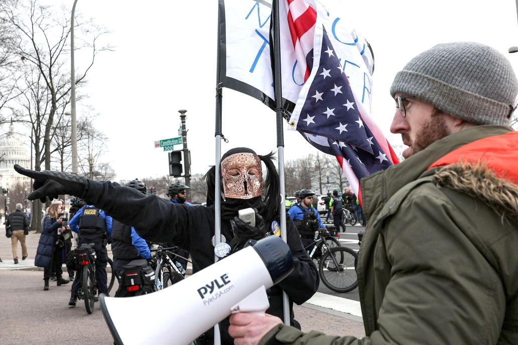Hrdinové, nebo povstalci? Bitva o Kapitol pokračuje