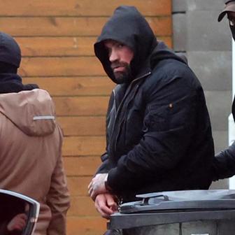 Zápasníka z domu před Vánoci odvedla policie.