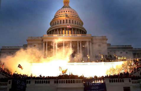 Hrdinové, nebo povstalci? Bitva o Kapitol pokračuje