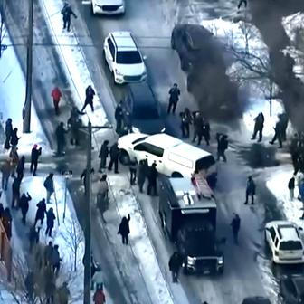 Floydovo město znovu krvácí. Agent ICE zastřelil ženu v pohybujícím se autě