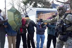 Floydovo město znovu krvácí. Agent ICE zastřelil ženu v pohybujícím se autě