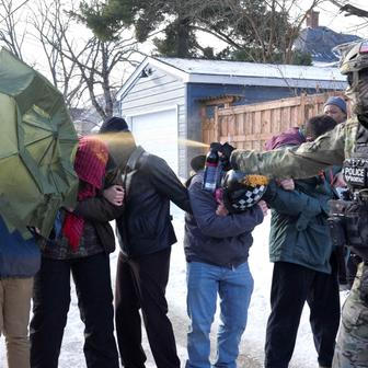Floydovo město znovu krvácí. Agent ICE zastřelil ženu v pohybujícím se autě