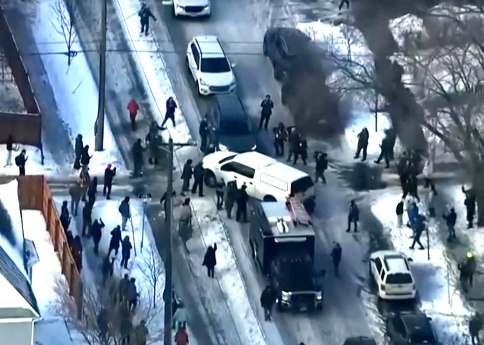 Floydovo město znovu krvácí. Agent ICE zastřelil ženu v pohybujícím se autě