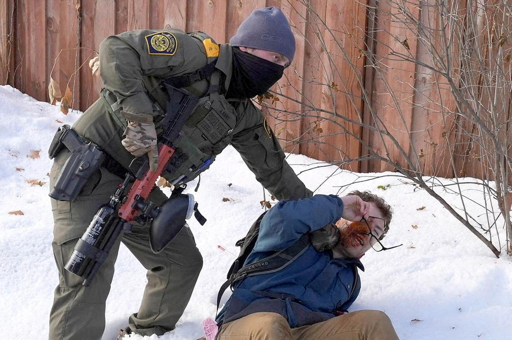 Floydovo město znovu krvácí. Agent ICE zastřelil ženu v pohybujícím se autě