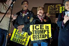 Floydovo město znovu krvácí. Agent ICE zastřelil ženu v pohybujícím se autě