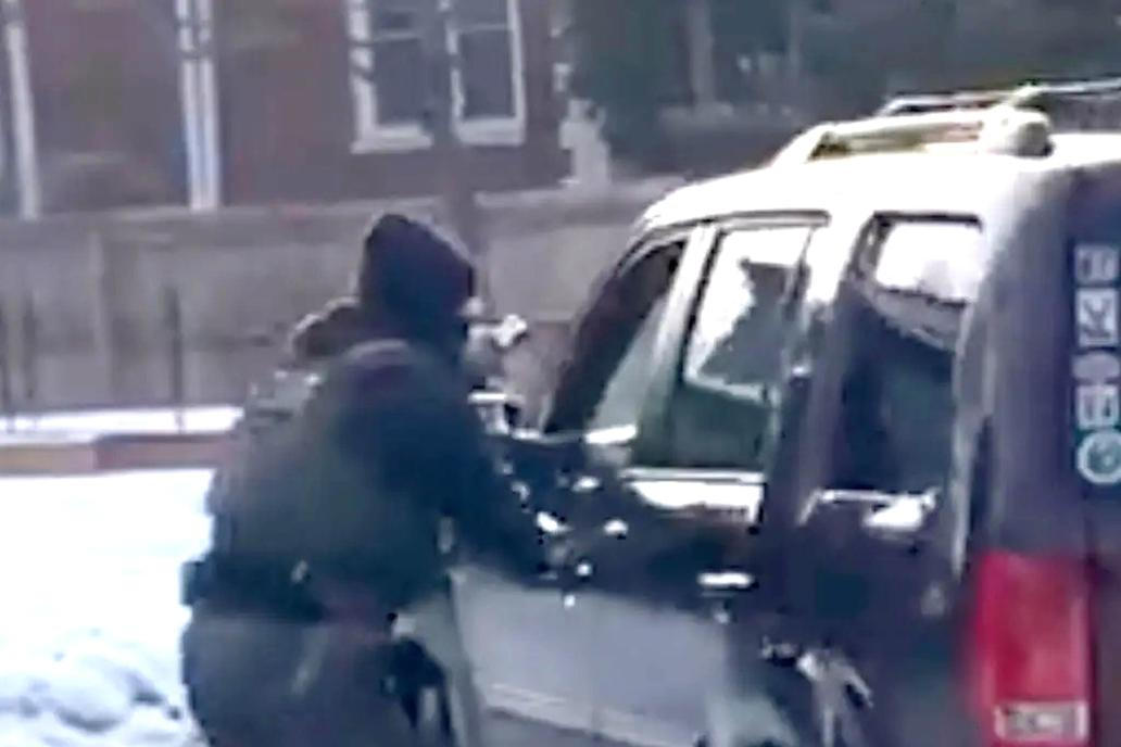 Floydovo město znovu krvácí. Agent ICE zastřelil ženu v pohybujícím se autě