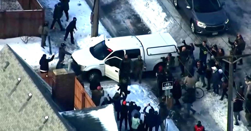 Floydovo město znovu krvácí. Agent ICE zastřelil ženu v pohybujícím se autě