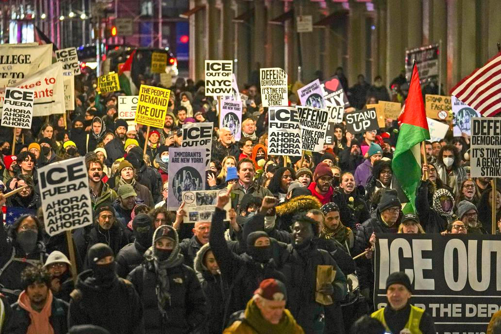 Floydovo město znovu krvácí. Agent ICE zastřelil ženu v pohybujícím se autě