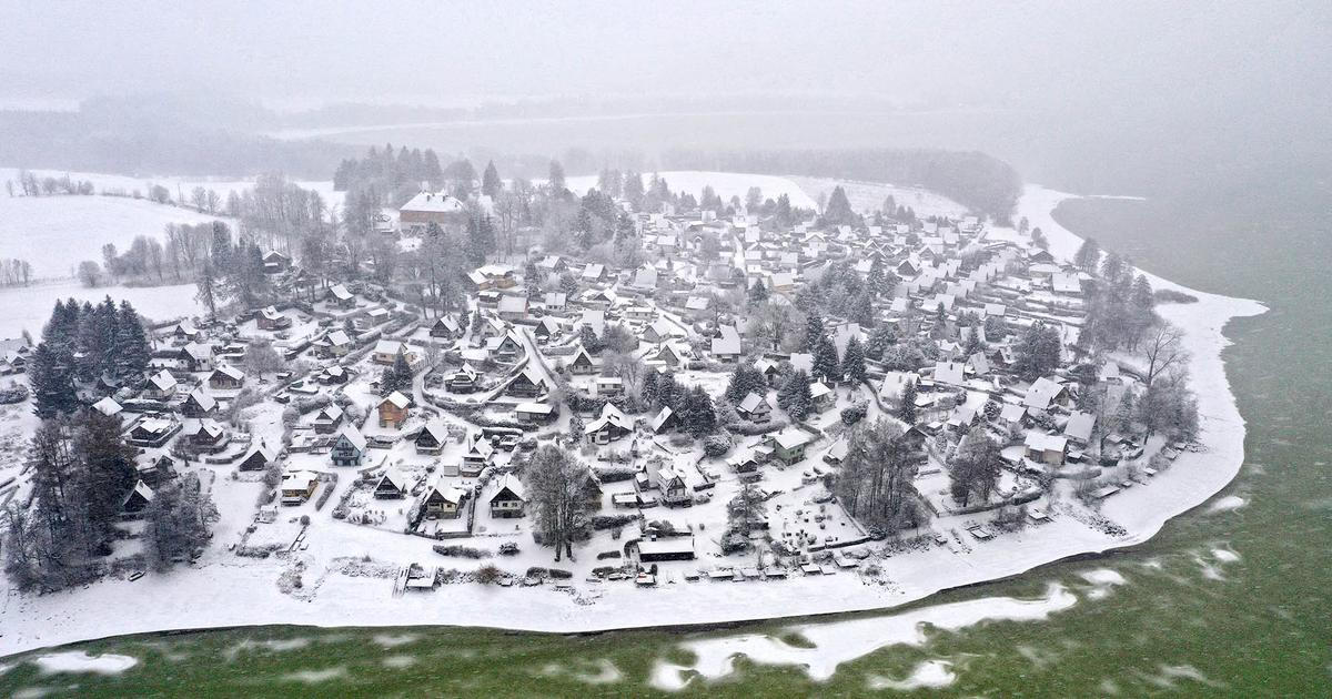 Obrazem: Lipno jako z jiné planety: podivně zbarvený led fascinuje vědce i fotografy