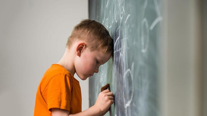 Škola, žáci, učitel, třída - ilustrační