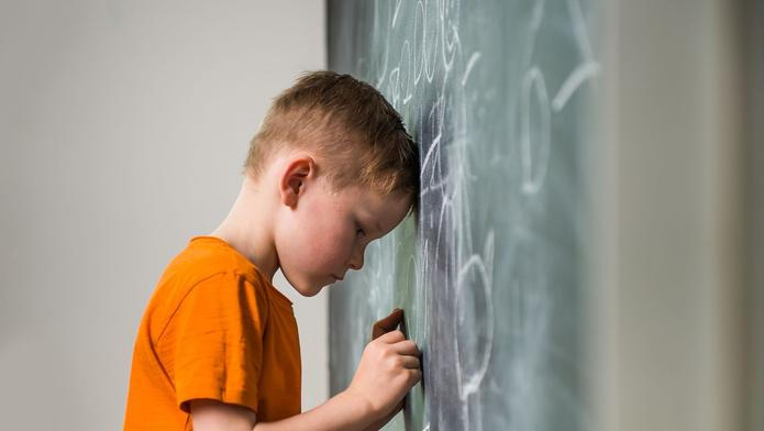 Škola, žáci, učitel, třída - ilustrační