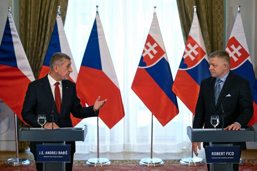 Premiér Andrej Babiš posunuje českou zahraniční politiku na východ, uvedl Fiala