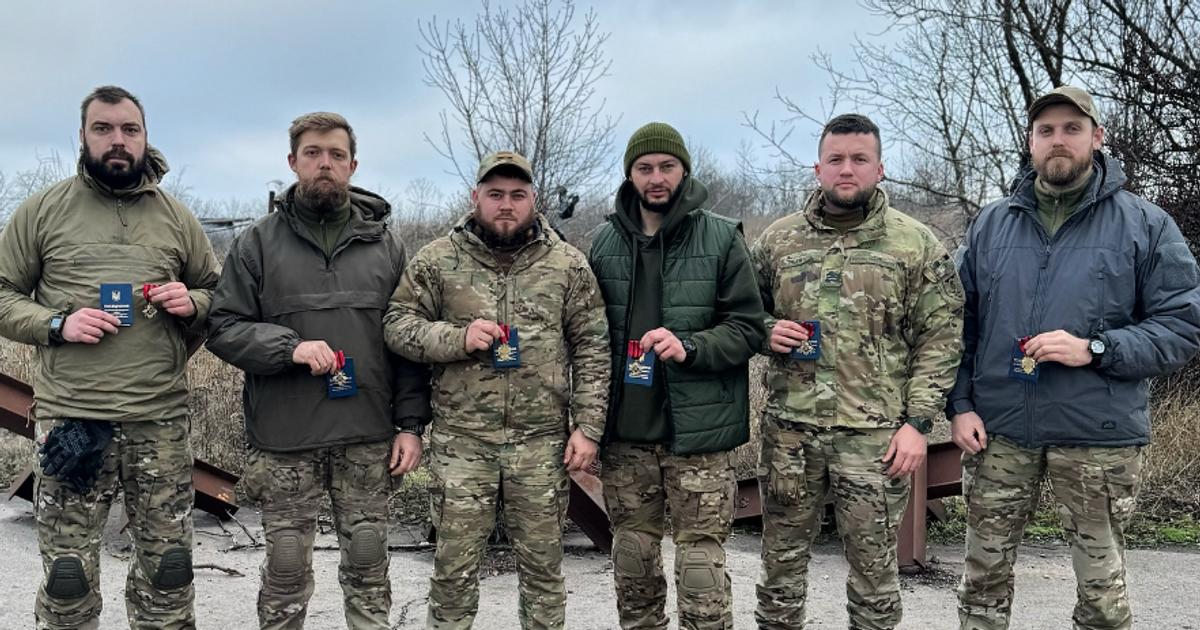 Proč nebojují? Frontový velitel navštívil Petra Pavla a kritizuje Ukrajince v ČR