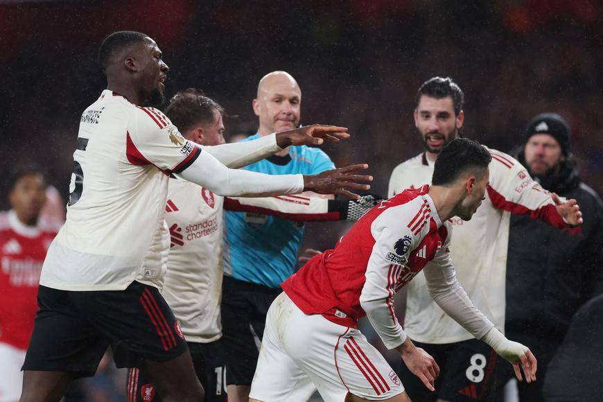 V závěru šlágru tekly nervy. Arsenal ztratil body s Liverpoolem