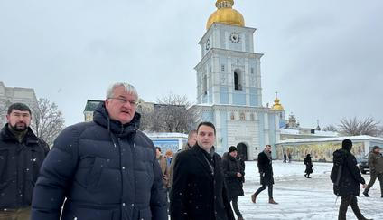 Ministr zahraničí Petr Macinka (vpravo) se v pátek ráno setkal v Kyjevě se svým ukrajinským protějškem Andrijem Sybihou; 9. ledna 2026.