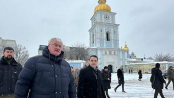 Ministr zahraničí Petr Macinka (vpravo) se v pátek ráno setkal v Kyjevě se svým ukrajinským protějškem Andrijem Sybihou; 9. ledna 2026.