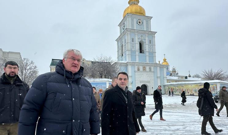 Ministr zahraničí Petr Macinka (vpravo) se v pátek ráno setkal v Kyjevě se svým ukrajinským protějškem Andrijem Sybihou; 9. ledna 2026.
