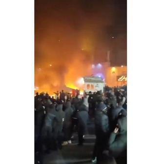 Kontrarevoluce sílí: Íránci volají po šáhovi, Trump varuje ajatolláha