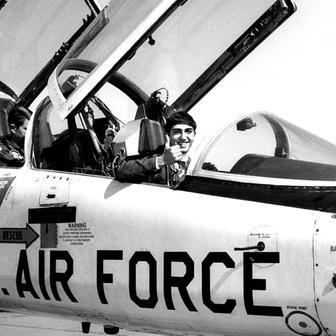 Kontrarevoluce sílí: Íránci volají po šáhovi, Trump varuje ajatolláha