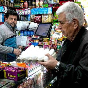 Kontrarevoluce sílí: Íránci volají po šáhovi, Trump varuje ajatolláha