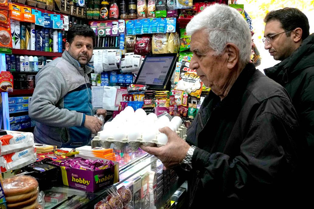 Kontrarevoluce sílí: Íránci volají po šáhovi, Trump varuje ajatolláha