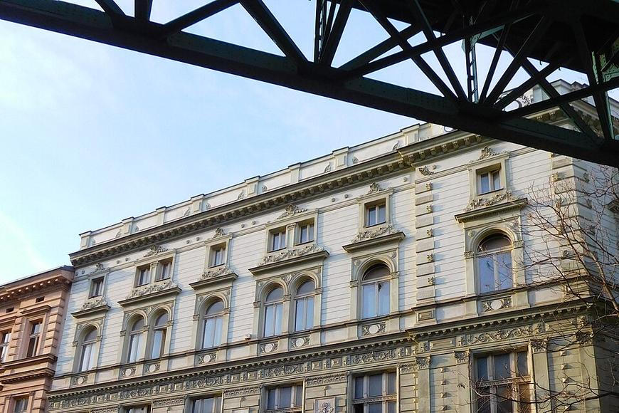 Žižkovské lázně obdivoval i císař, pak se z nich stal dům hrůzy. Teď zase mají naději