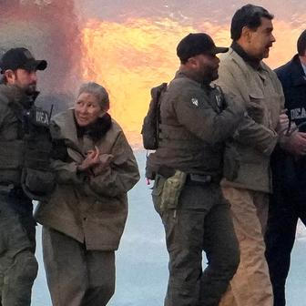 Škoda tyhle fotky minout: diktátor v mundúru, Zjevení Páně nebo radost z oříšku