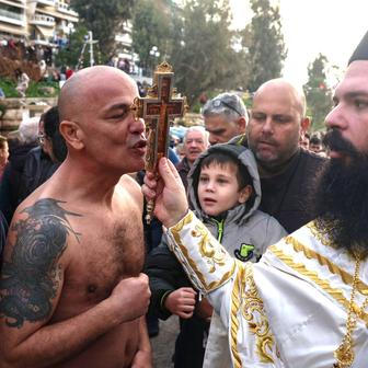 Škoda tyhle fotky minout: diktátor v mundúru, Zjevení Páně nebo radost z oříšku