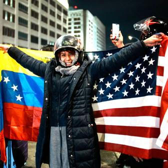 Škoda tyhle fotky minout: diktátor v mundúru, Zjevení Páně nebo radost z oříšku