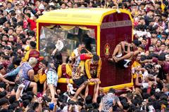 Škoda tyhle fotky minout: diktátor v mundúru, Zjevení Páně nebo radost z oříšku