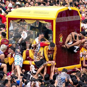 Škoda tyhle fotky minout: diktátor v mundúru, Zjevení Páně nebo radost z oříšku