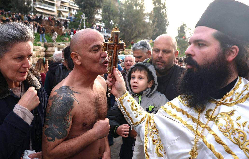 Škoda tyhle fotky minout: diktátor v mundúru, Zjevení Páně nebo radost z oříšku