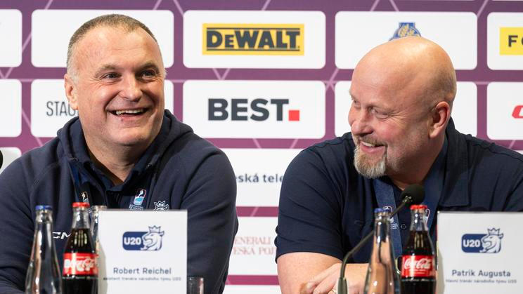 Robert Reichel a Patrik Augusta po návratu juniorské reprezentace z MS 2026